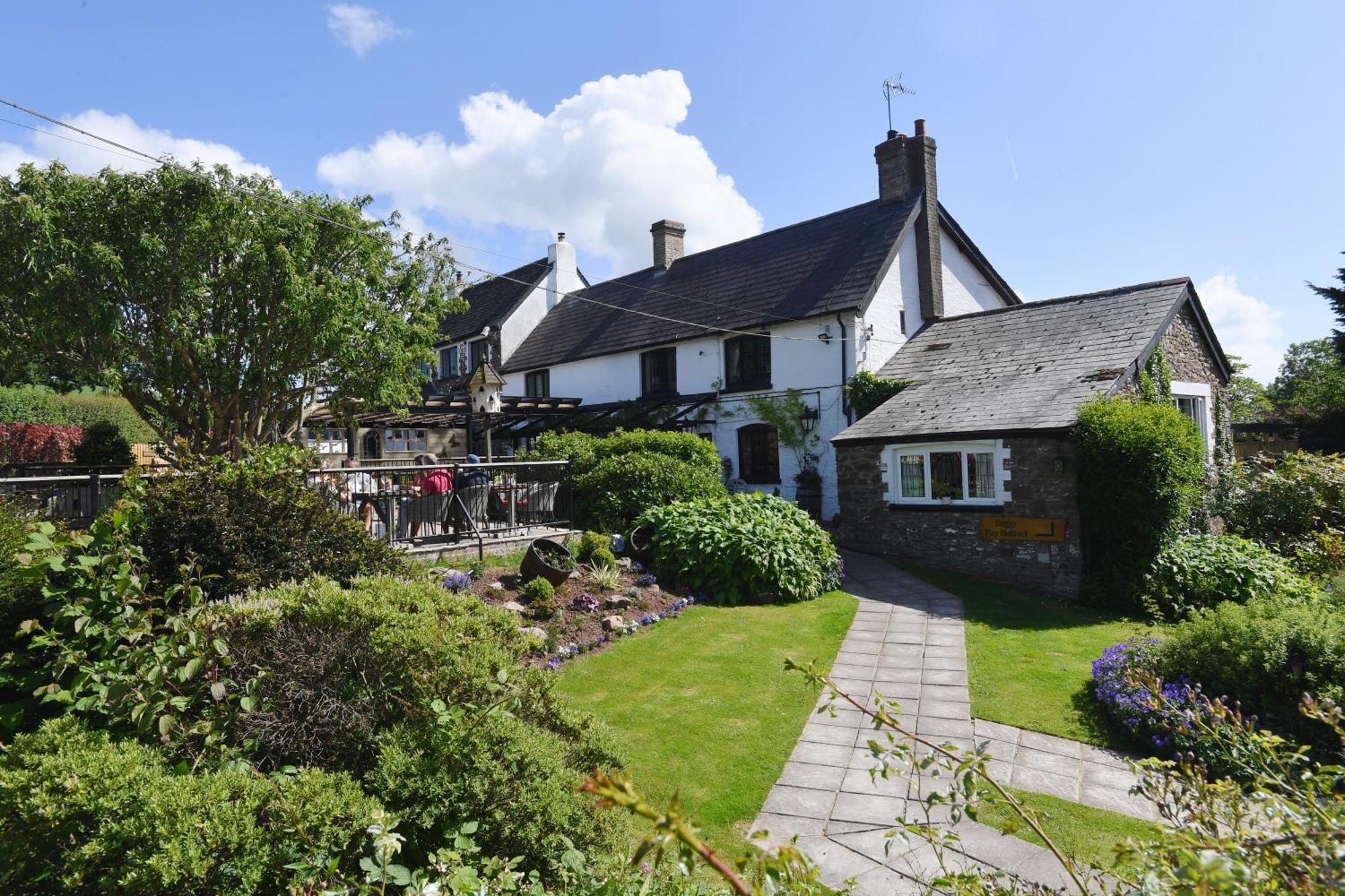 The Greyhound Inn And Hotel Usk Dış mekan fotoğraf
