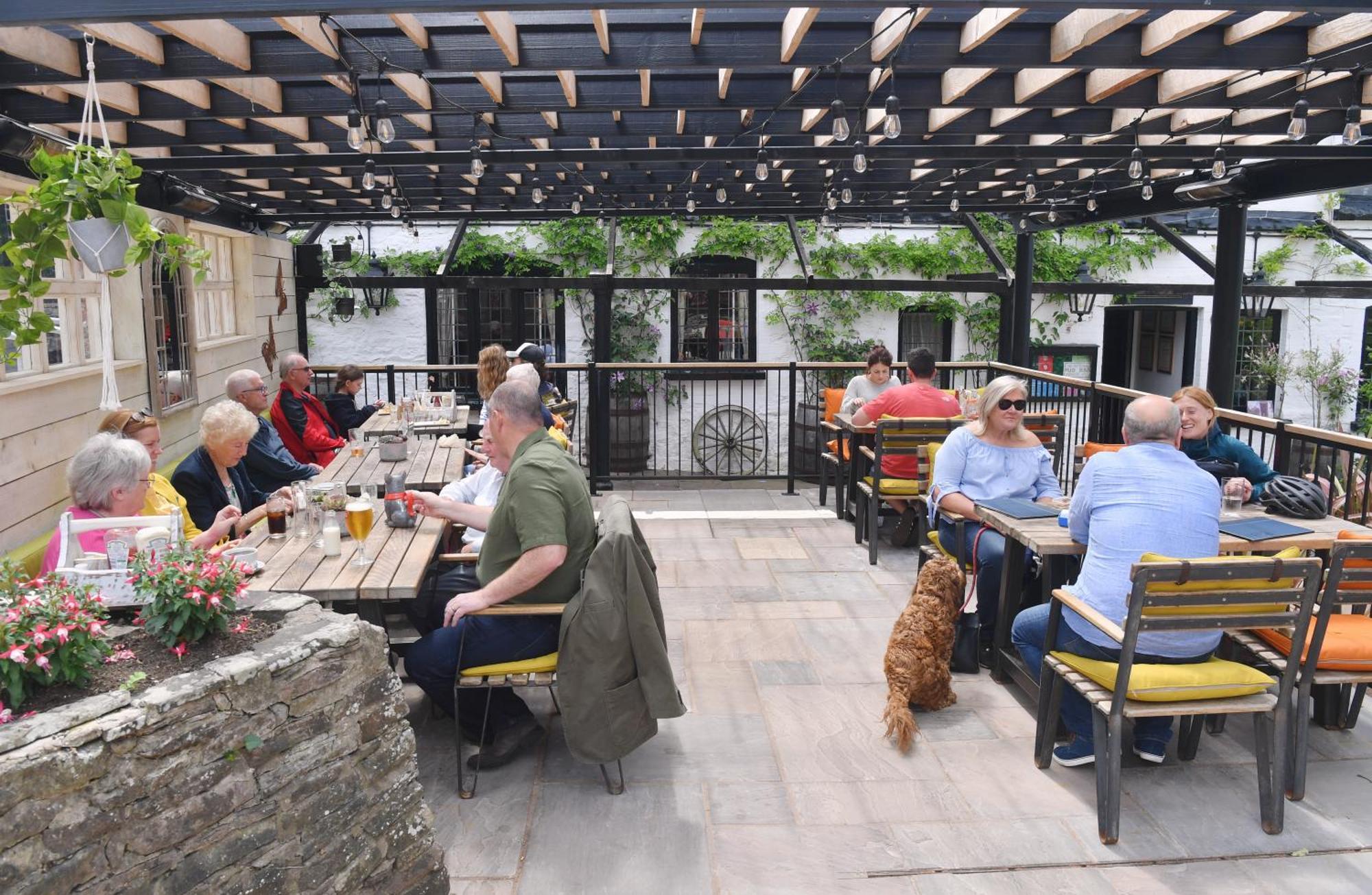 The Greyhound Inn And Hotel Usk Dış mekan fotoğraf
