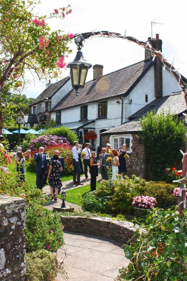 The Greyhound Inn And Hotel Usk Dış mekan fotoğraf
