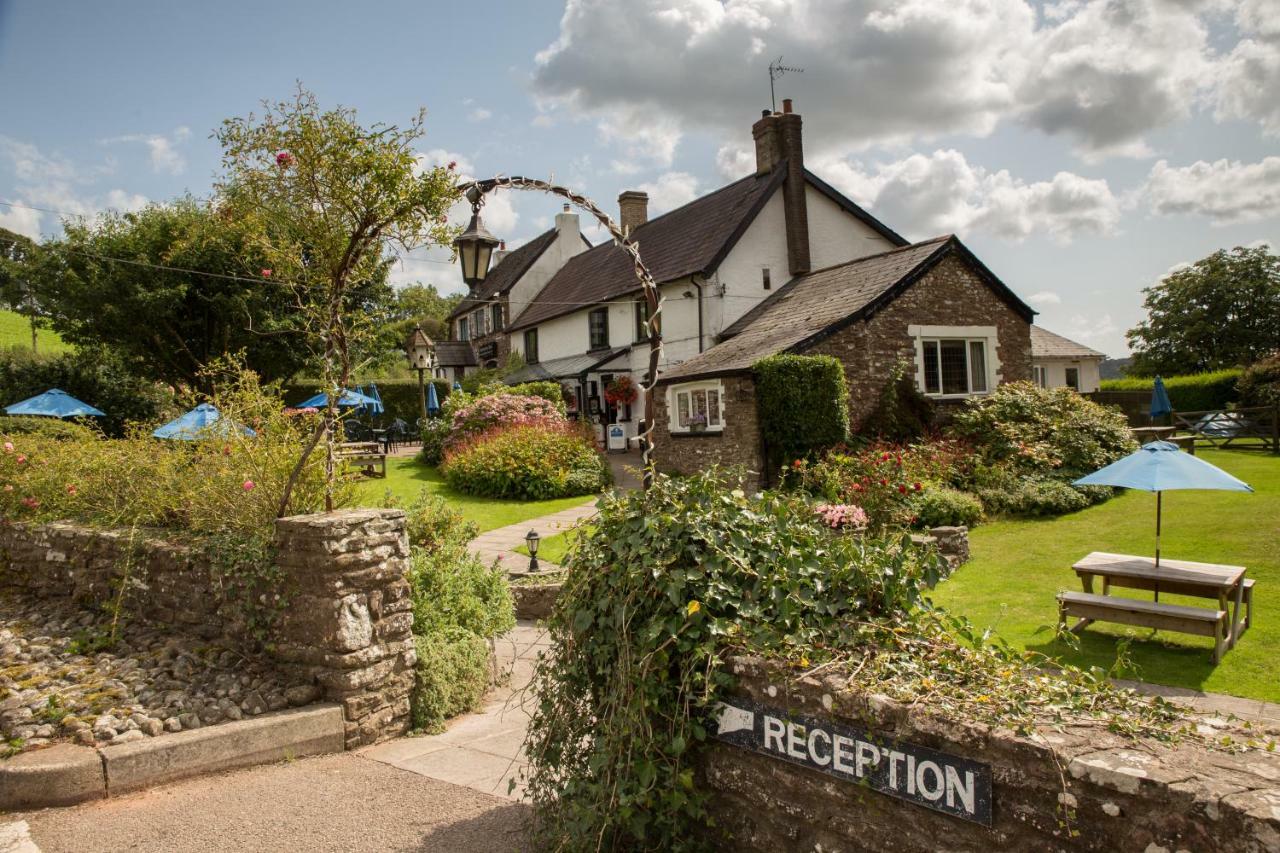 The Greyhound Inn And Hotel Usk Dış mekan fotoğraf